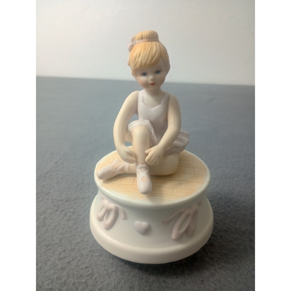 Willitts Spinning  Music Box Porcelain Dance Ballerina Dance Song Vaughn Monroe